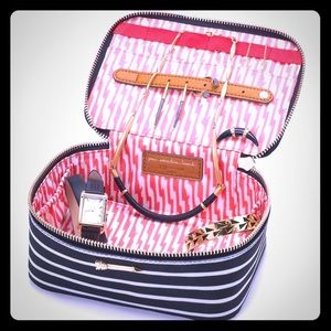 Stole & Dot Jewelry Carrier